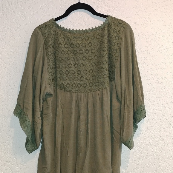 NWT Olive V-neck 3/4 TOP - Picture 5 of 7